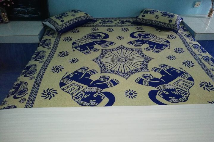 Room 4 of 8