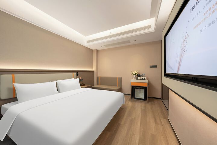 Room 10 of 29