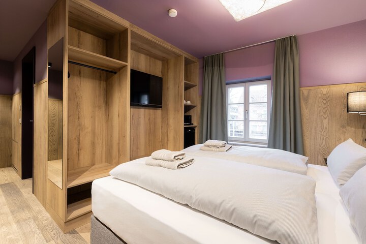 Room 12 of 76