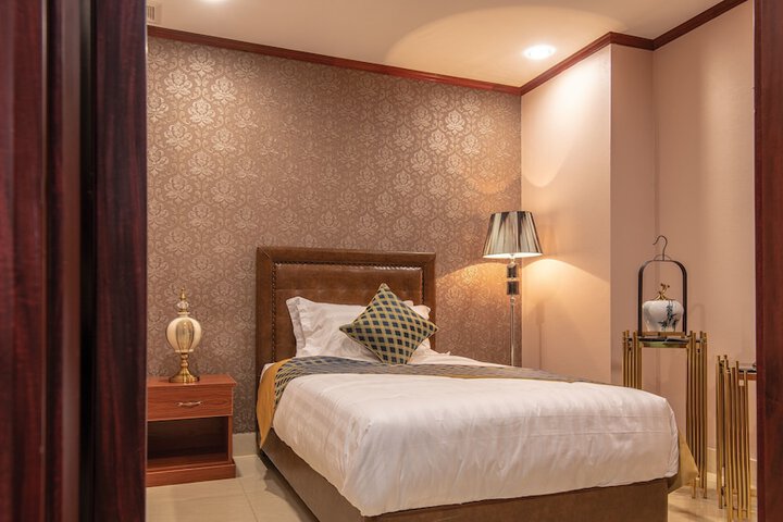 Room 8 of 24