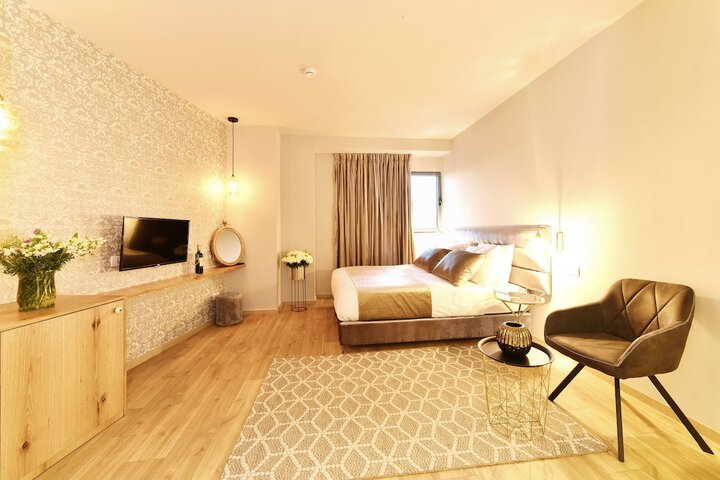 Room 9 of 49
