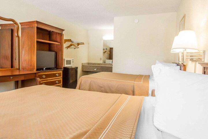 2 Double Beds (1 of 6)
