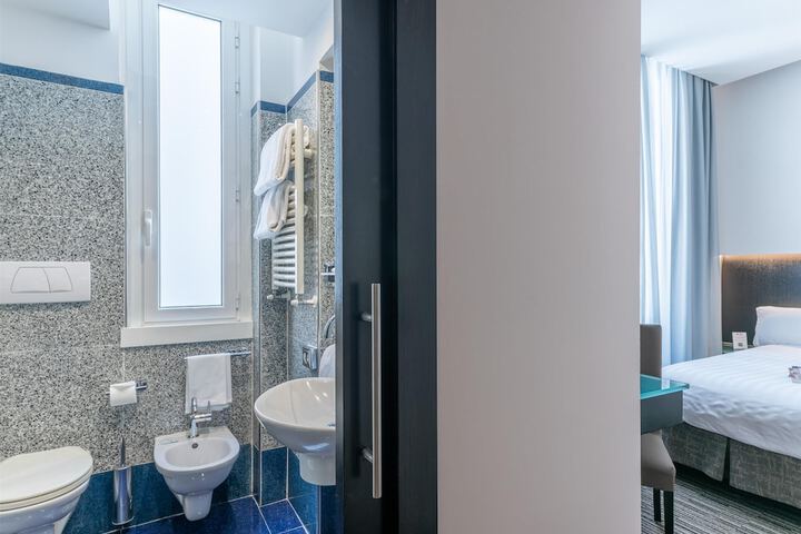 Room 40 of 74