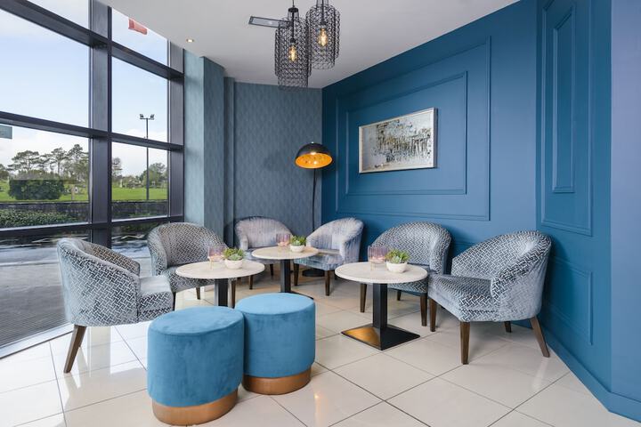 Entrance & Lobby