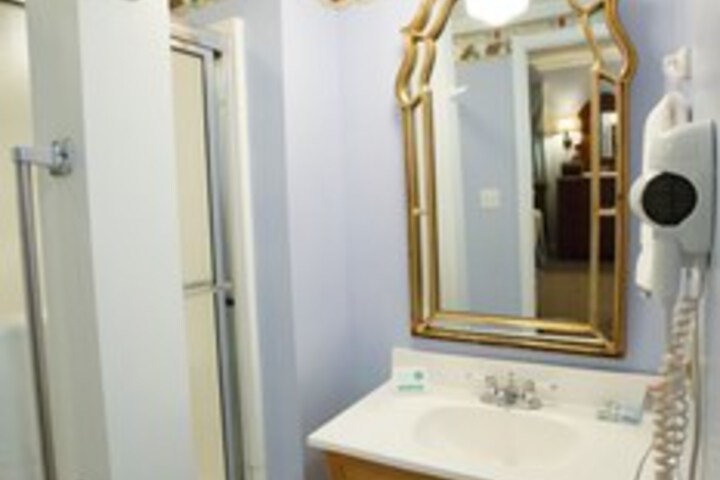 Room 51 of 253