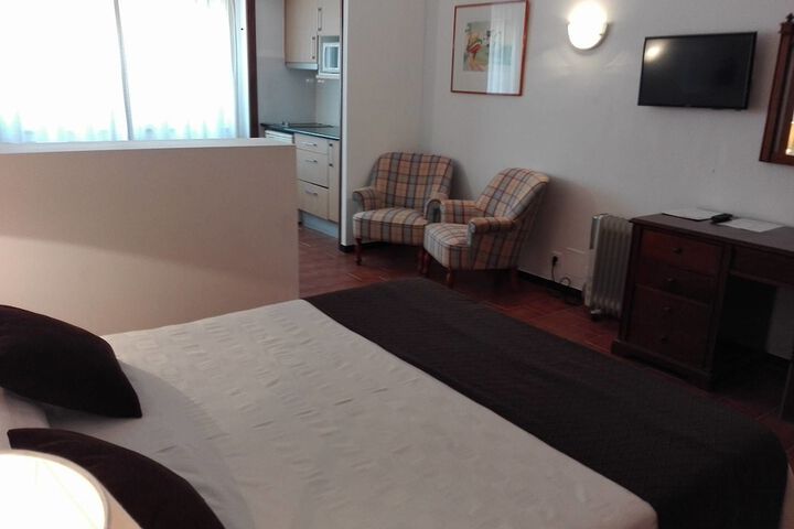Room 4 of 50