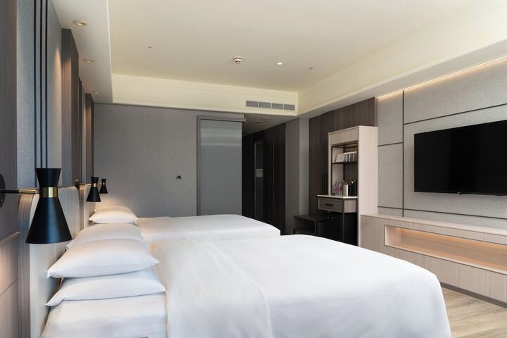 Room 30 of 68