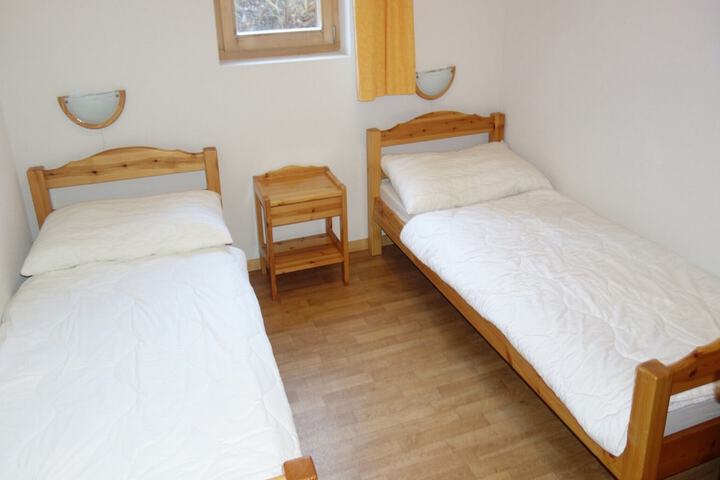 Room 2 of 40