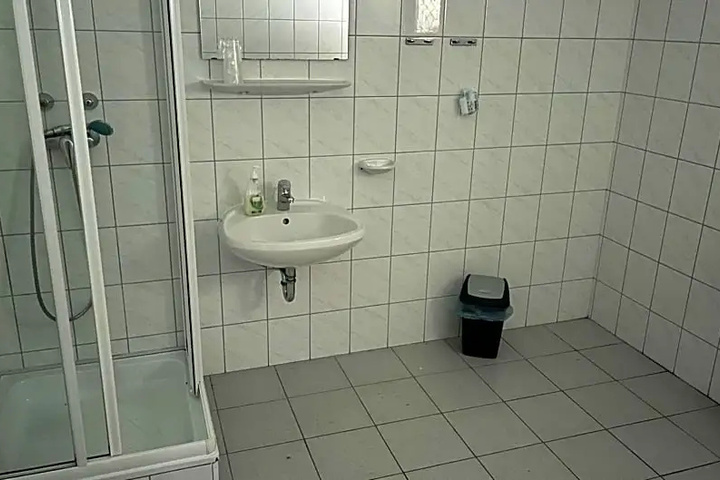 Room 8 of 19
