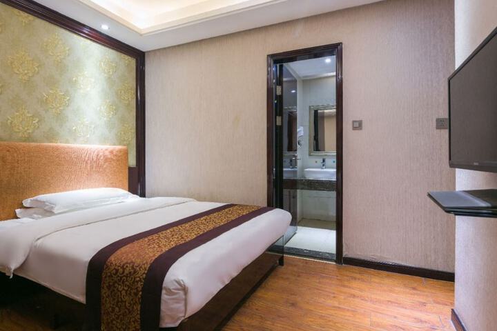 Room 16 of 32