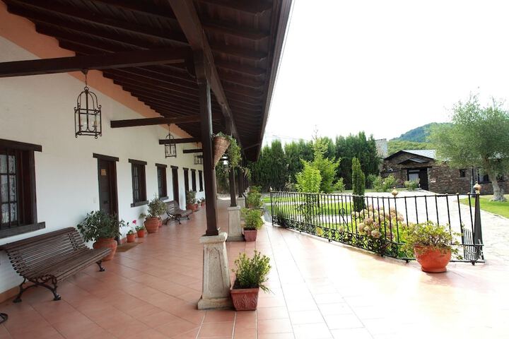 Hotel Exterior 53 of 64