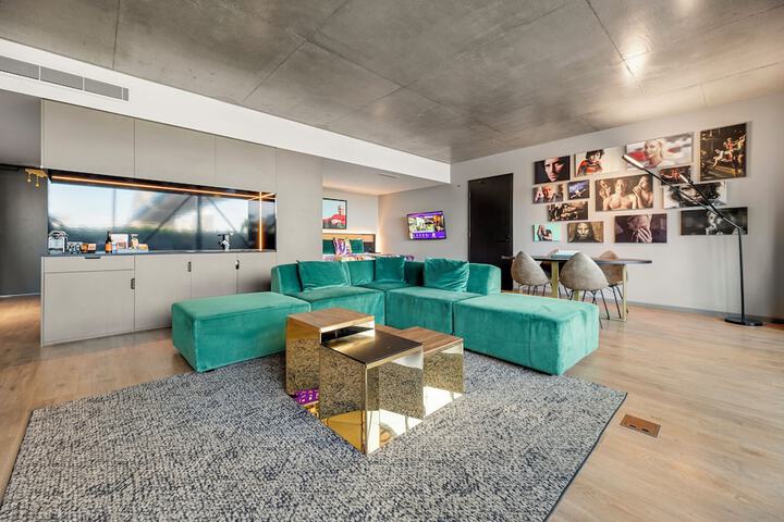 Room 21 of 56