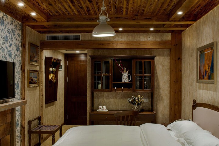 Room 8 of 24
