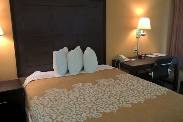 2 Queen Beds (4 of 24)