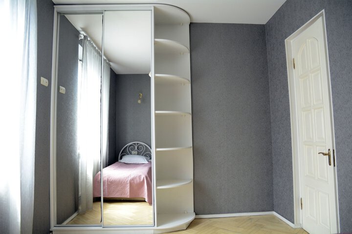 Room 13 of 18