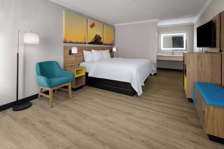 1 King Bed (7 of 31)