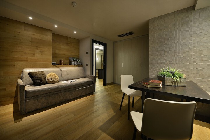 Room 92 of 211