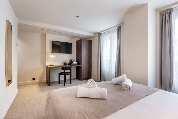 Room 33 of 65