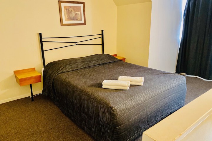 Room 4 of 28