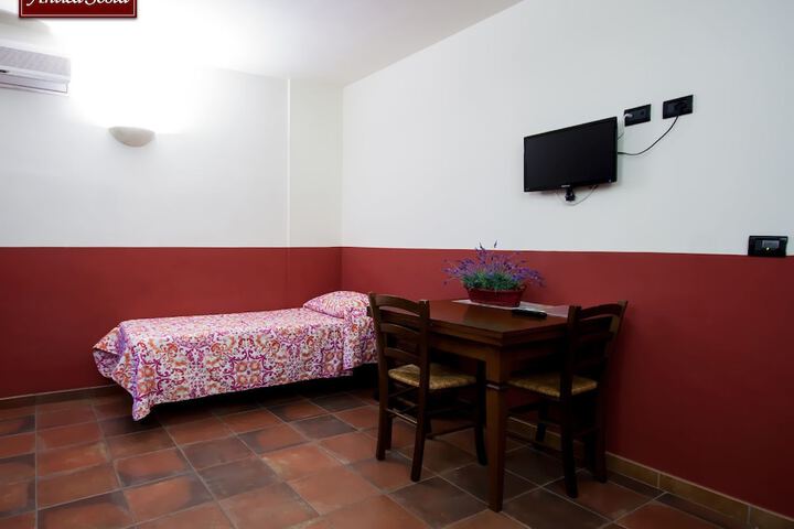 Room 9 of 29