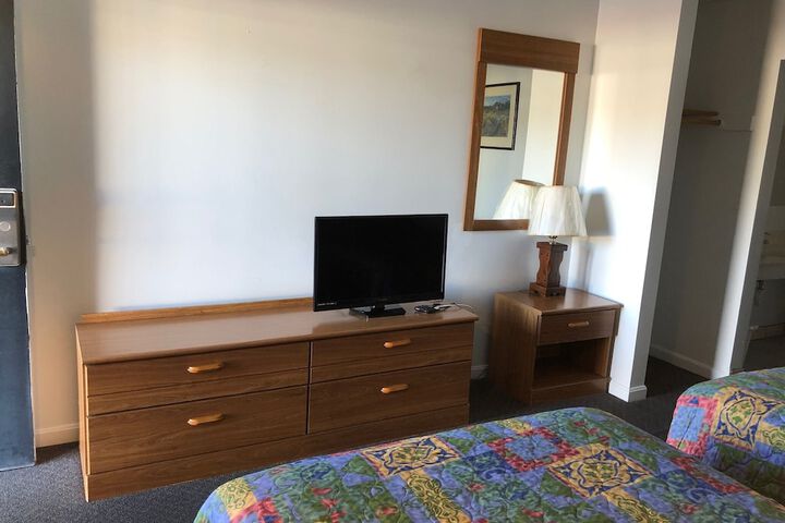 Room 5 of 17