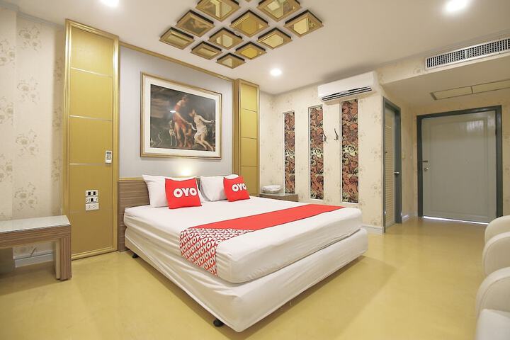 Room 10 of 33