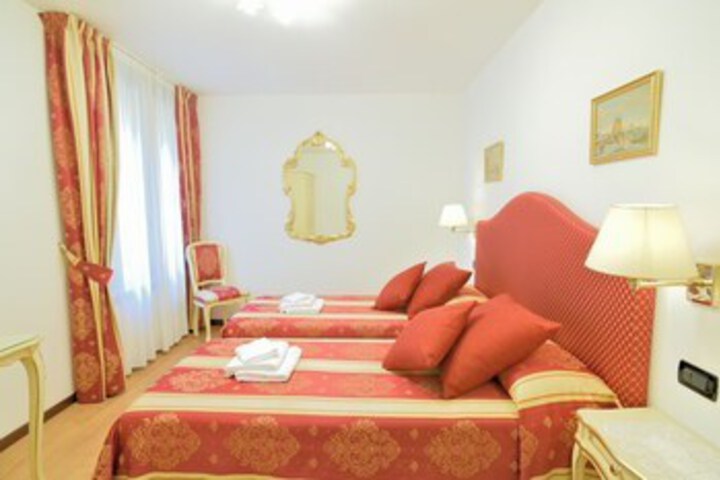 Room 25 of 53