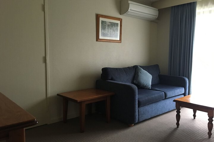 Room 7 of 32