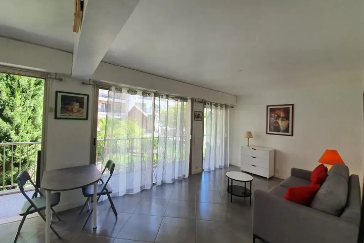 Room 2 of 9