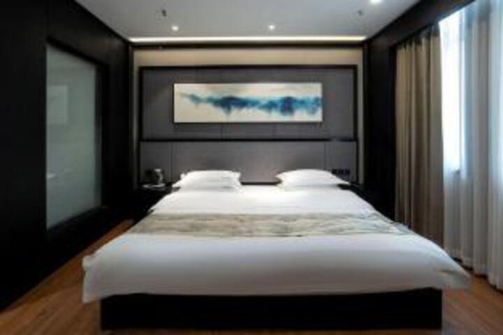 Room 5 of 6