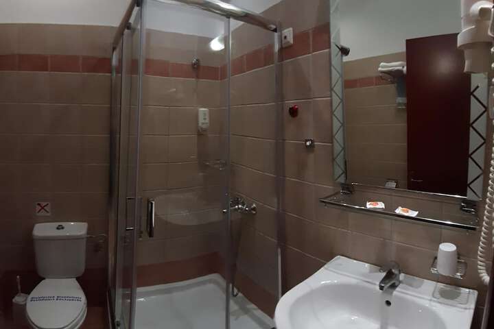Room 30 of 65