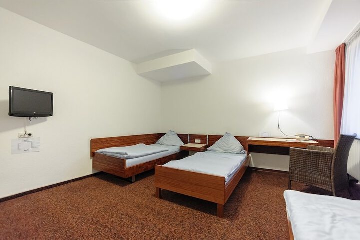 Room 3 of 25