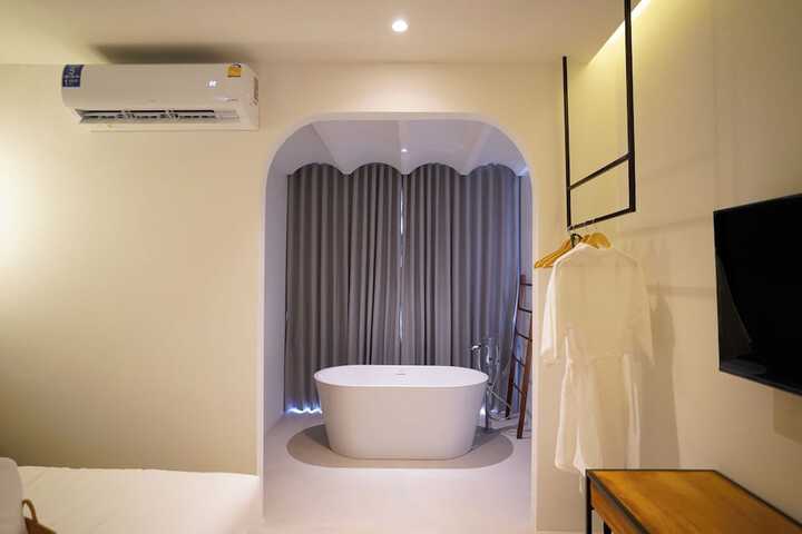Room 45 of 66