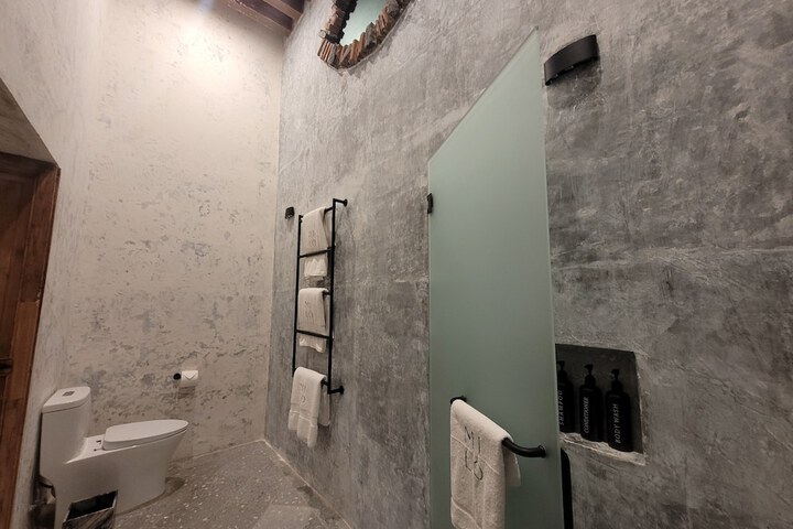 Room 83 of 135