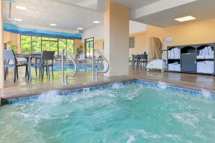 Indoor spa tub