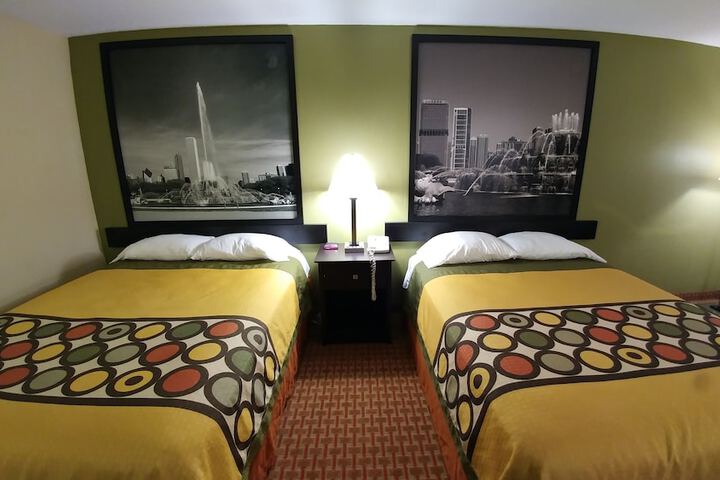 2 Queen Beds (27 of 28)