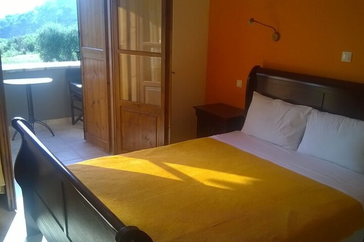 Room 5 of 10