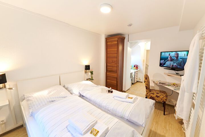 Room 6 of 48