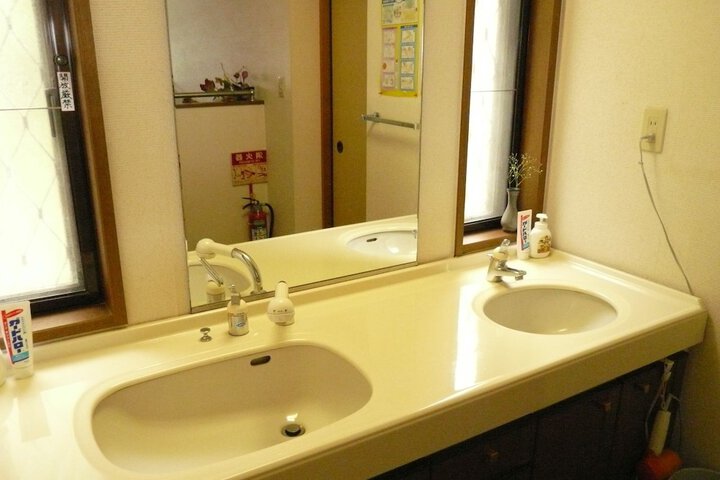 Room 7 of 14