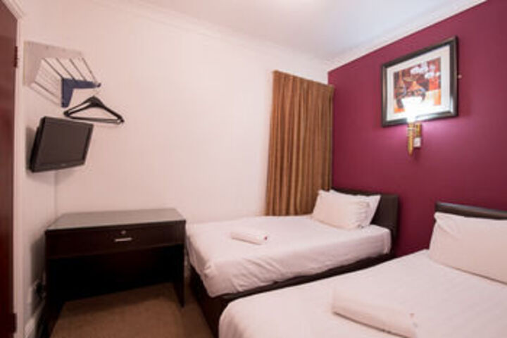 Room 15 of 34