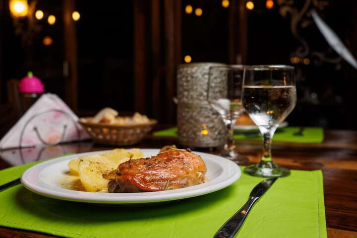 Dining 30 of 38
