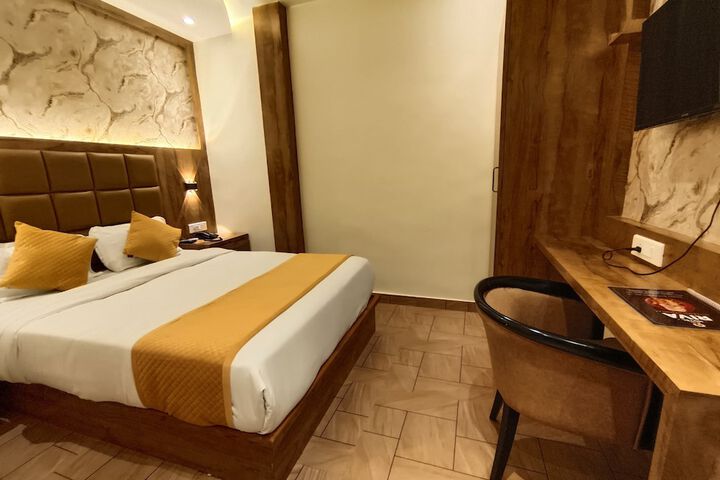 Room 18 of 37