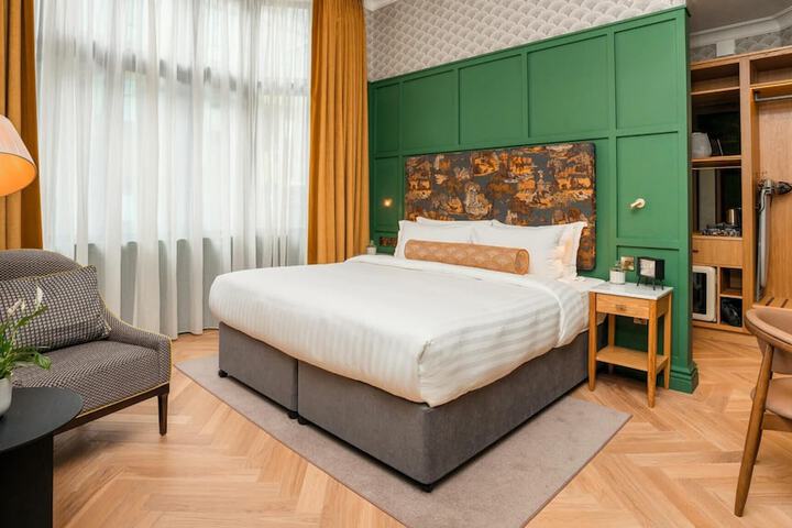 Room 32 of 104