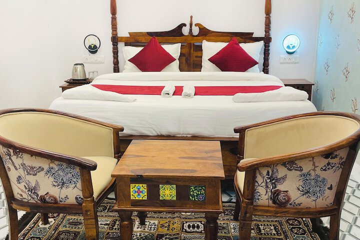 Room 12 of 20