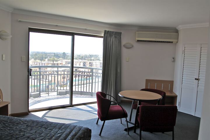 Room 27 of 61