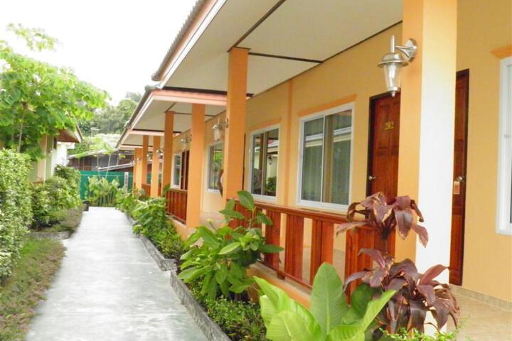 Ruen Narisra Resort