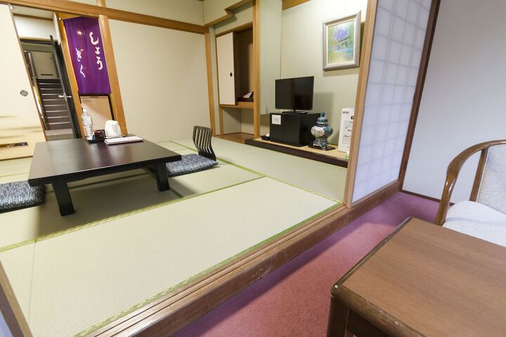 Room 16 of 110