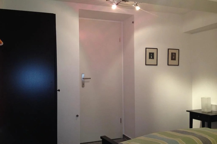 Room 2 of 10