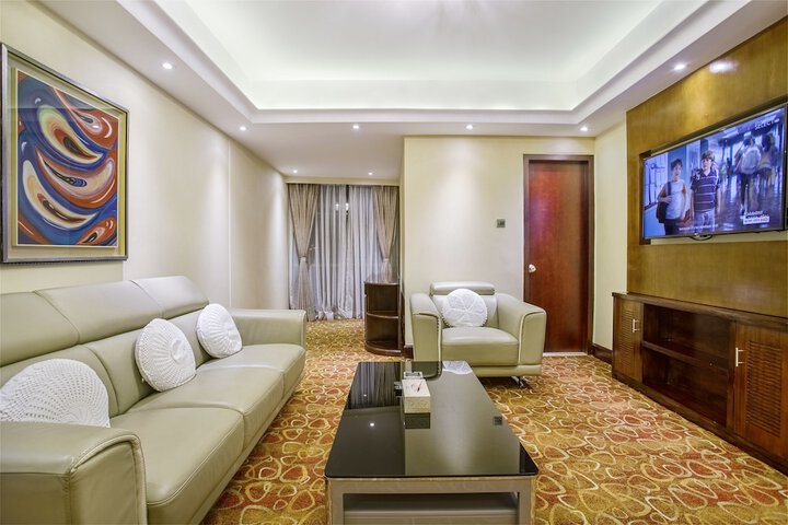Room 17 of 34