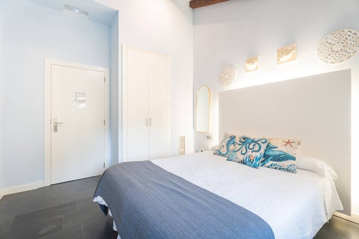 Room 4 of 72
